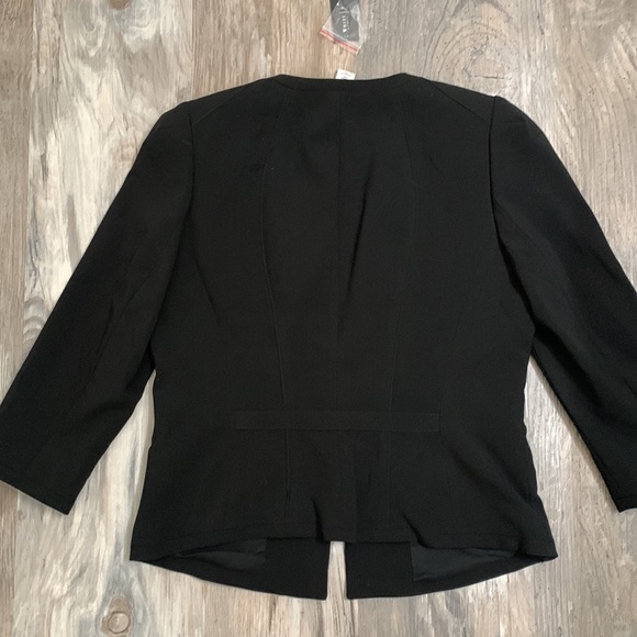 White House Black Market Black Blazer with 3/4 sleeves. Size 6 - Picture 4 of 4